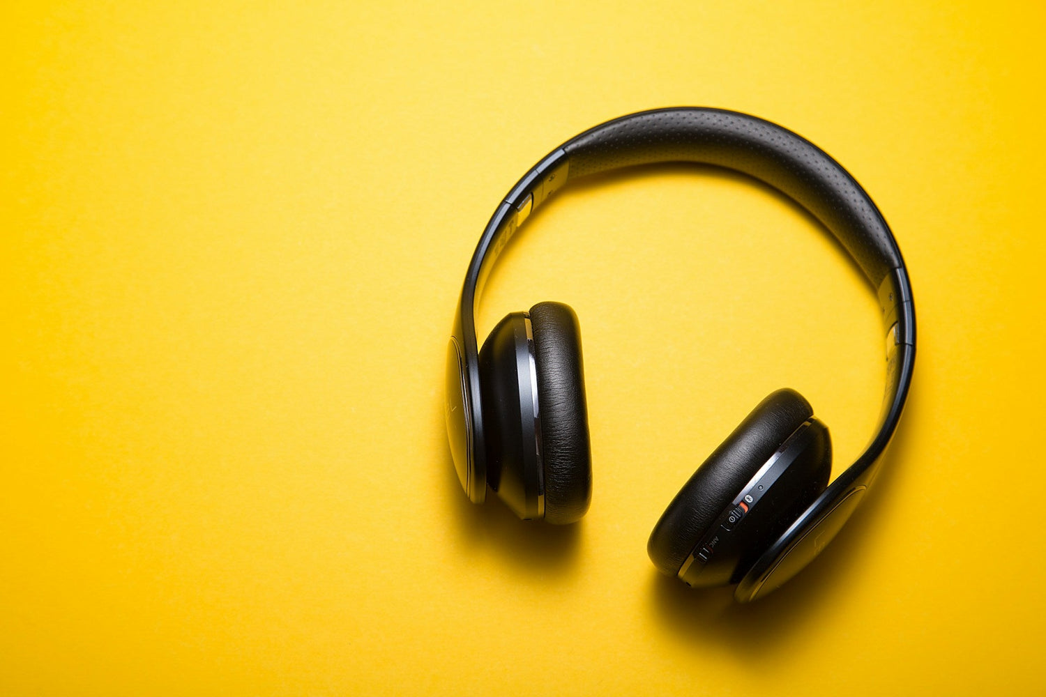 Earbuds & Headphones